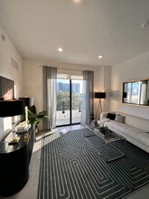 2212 Dewey St, Unit A1 in Hollywood, FL - Foto de edificio - Building Photo