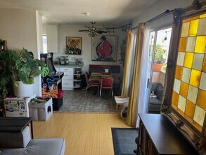 5031 Denny Ave, Unit 204 in Los Angeles, CA - Building Photo - Building Photo