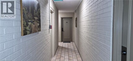 2373 King St E in Hamilton, ON - Building Photo - Building Photo