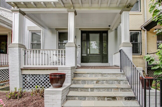 1362 Otis Pl NW in Washington, DC - Building Photo - Building Photo