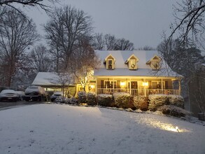 712 E Fox Den Dr in Knoxville, TN - Building Photo - Building Photo