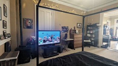 346 S Rose St, Unit 3 in Kalamazoo, MI - Foto de edificio - Building Photo