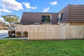 709 7th Ln in Palm Beach Gardens, FL - Building Photo - Building Photo