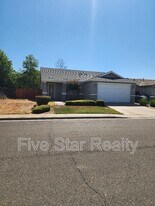 9539 Poplar Way in Live Oak, CA - Building Photo