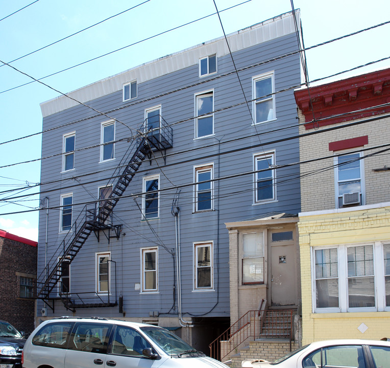 6116 Harrison Pl in West New York, NJ - Building Photo