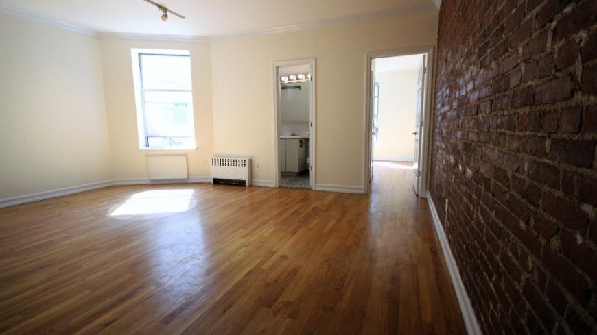 212 W 104th St in New York, NY - Building Photo