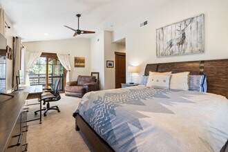 10175 Annies Loop in Truckee, CA - Building Photo - Building Photo