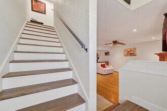 3200 S Gessner Rd in Houston, TX - Foto de edificio - Building Photo