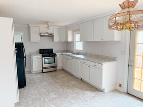 8 Charing Cross Rd in Taylors, SC - Building Photo - Building Photo