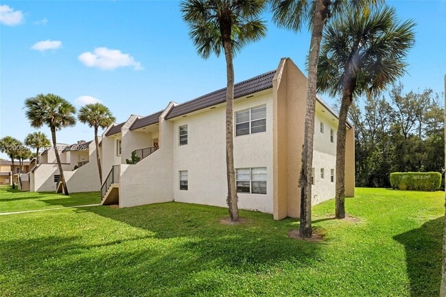 110 Lake Meryl Dr in West Palm Beach, FL - Building Photo - Building Photo