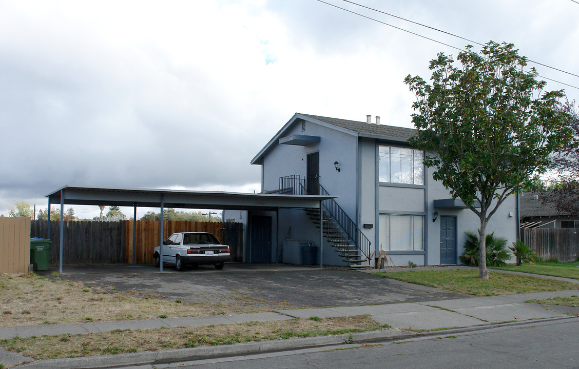 2942 Apache St in Santa Rosa, CA - Building Photo