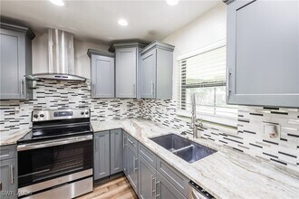 720 SW 8th Terrace in Cape Coral, FL - Building Photo - Building Photo