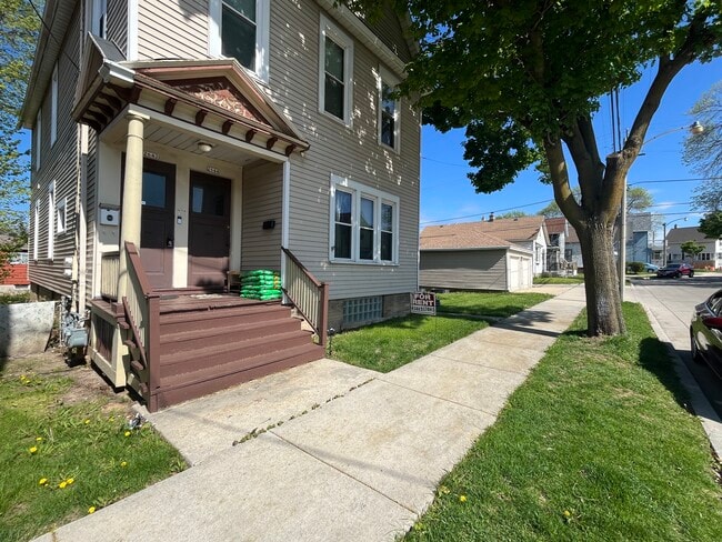 property at 2642 S Clement Ave