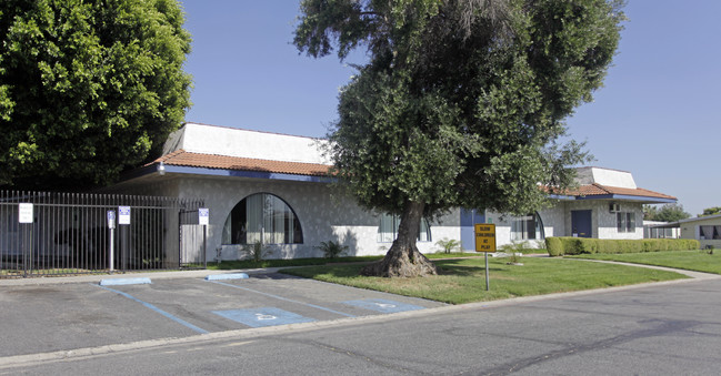 Santiago Parkside Estates in Rialto, CA - Foto de edificio - Building Photo