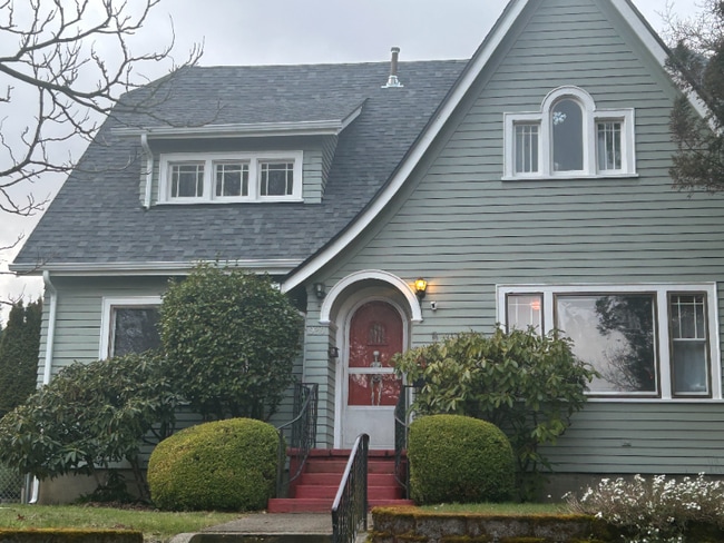property at 920 S Grant Ave