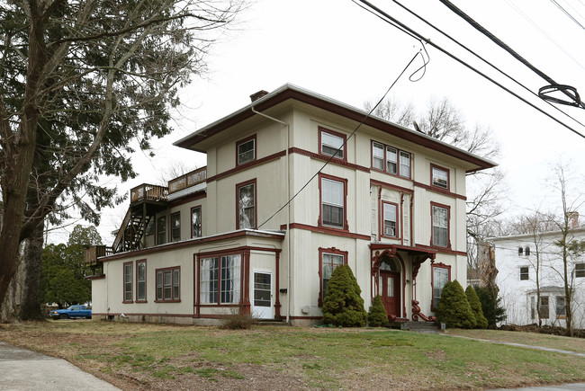 56 Broad St in Norwich, CT - Foto de edificio - Primary Photo