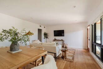 1943 12th St, Unit 2 in Santa Monica, CA - Building Photo - Building Photo