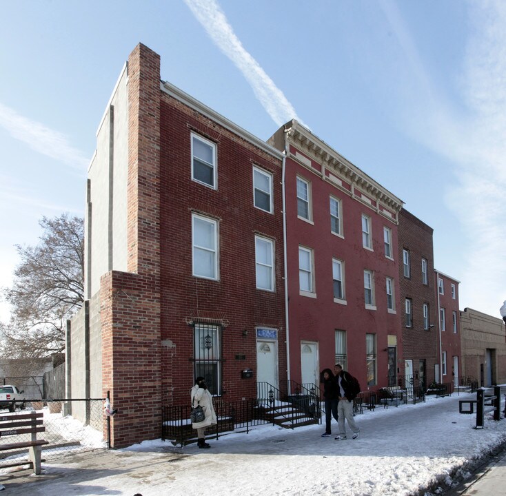1429-1437 E Fayette St in Baltimore, MD - Foto de edificio