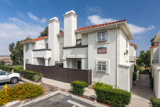 Sunset View in Oceanside, CA - Foto de edificio - Building Photo