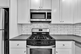 925 W 30th St in Los Angeles, CA - Building Photo - Building Photo