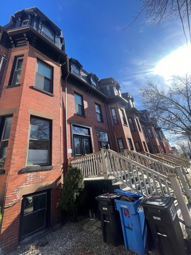 61 Adams St, Unit 3