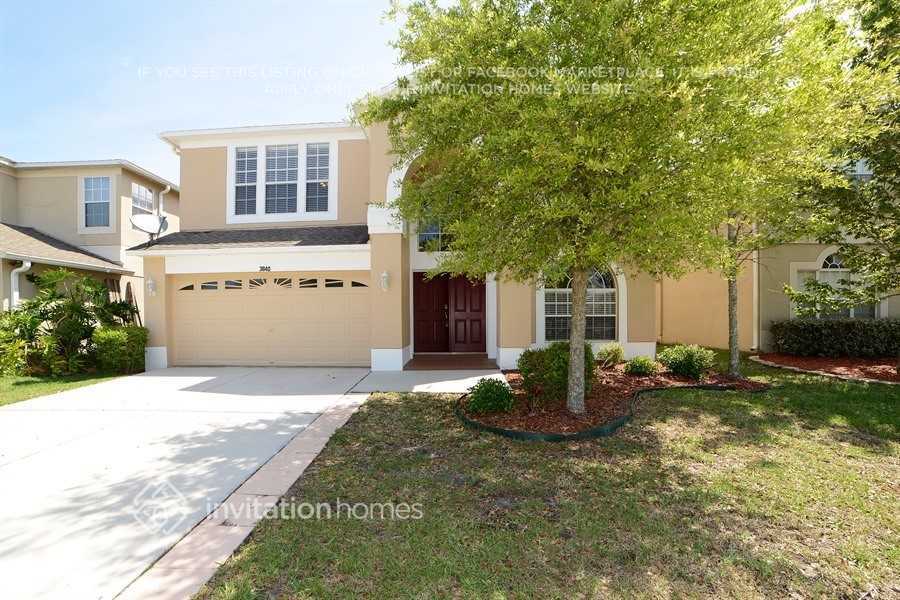 3840 Stornoway Dr in Land O Lakes, FL - Building Photo