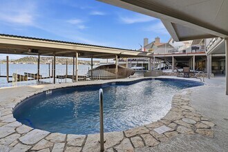 403 Island Dr in Horseshoe Bay, TX - Foto de edificio - Building Photo
