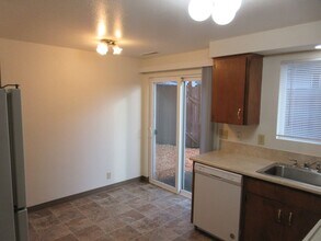 174 Stoneway Dr NW-Unit -A in Salem, OR - Building Photo - Building Photo