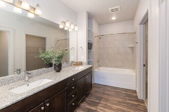Marq at Monument Ridge in Colorado Springs, CO - Foto de edificio - Building Photo
