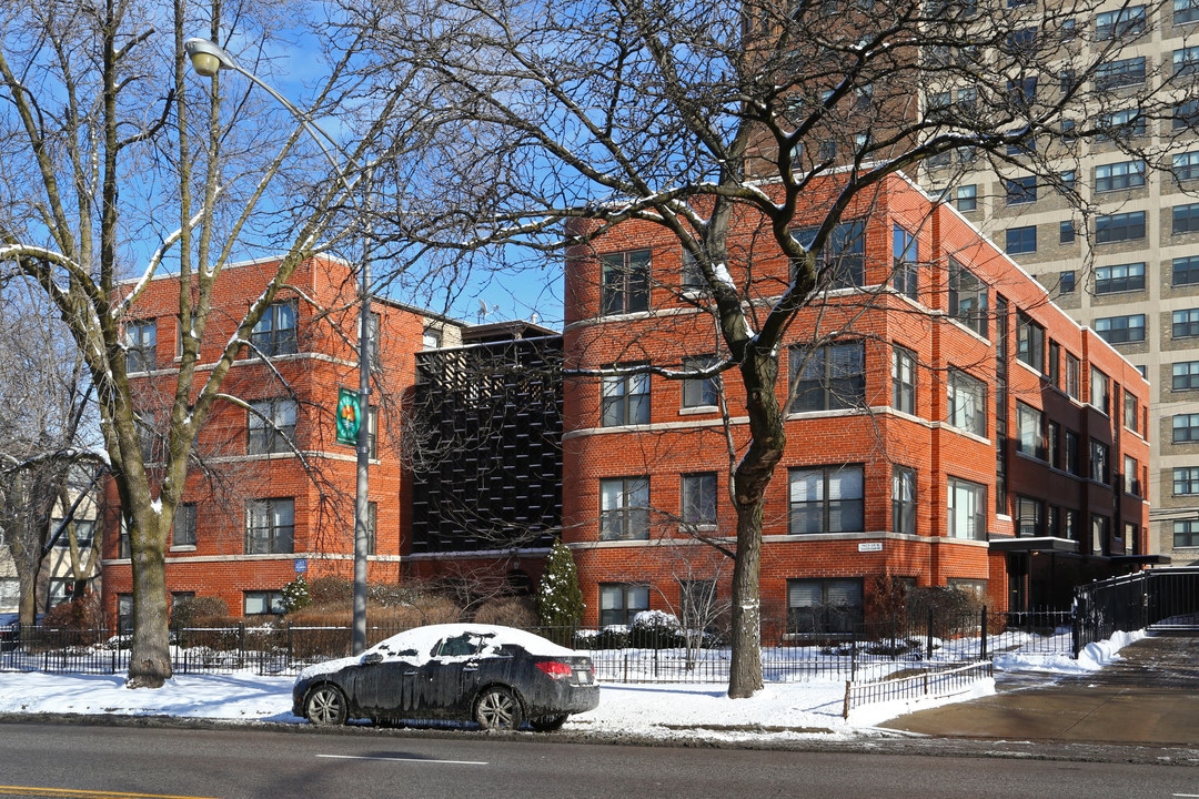7425 N Sheridan Rd in Chicago, IL - Foto de edificio