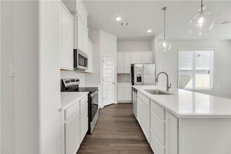 3168 N Earl Rudder Fwy in Bryan, TX - Building Photo - Building Photo