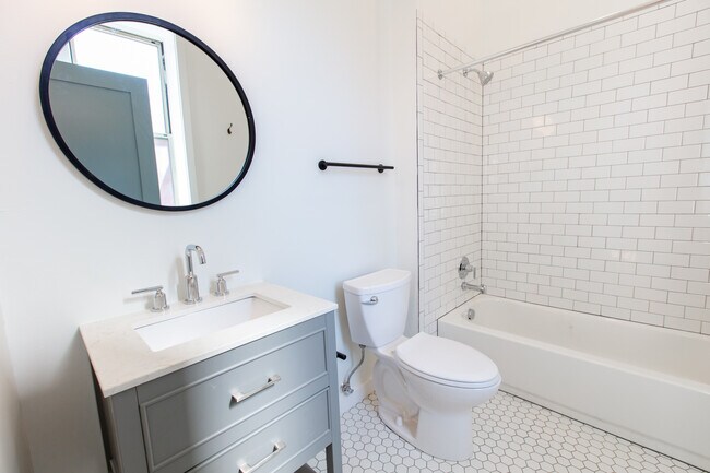 226 45th St, Unit Half-2 in Pittsburgh, PA - Foto de edificio - Building Photo