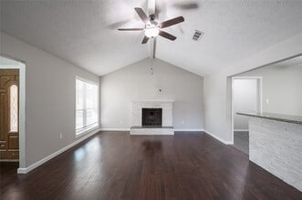 809 Newport Blvd in League City, TX - Building Photo - Building Photo