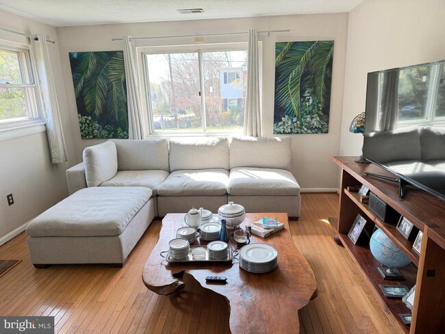 property at 2101 N Nottingham St