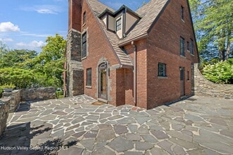 11 Seaman Rd in Poughkeepsie, NY - Building Photo - Building Photo