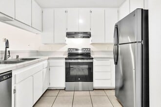 7878 Camino Tranquilo in San Diego, CA - Building Photo - Building Photo