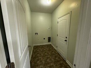1318 Hill View Cir in Hinesville, GA - Building Photo - Building Photo