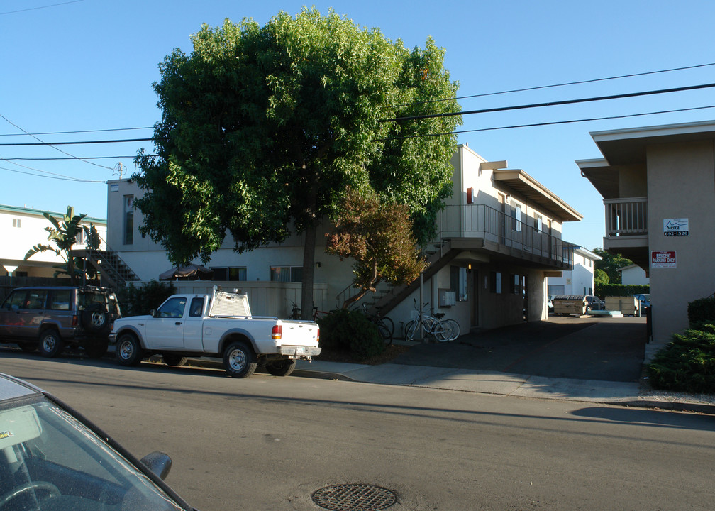 6545 Picasso Rd in Goleta, CA - Foto de edificio