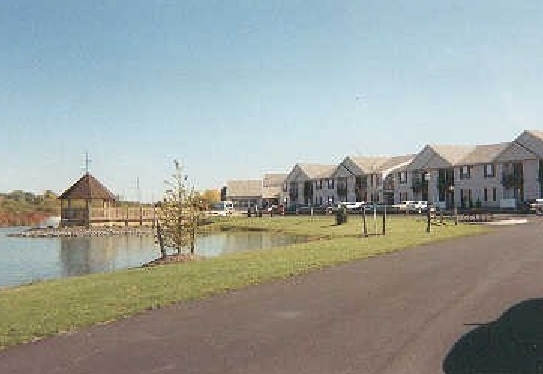 Colonial Village Apartments in East Syracuse, NY - Building Photo