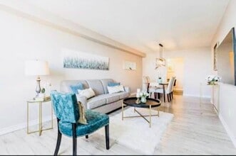 4 Lisa St in Brampton, ON - Building Photo - Building Photo