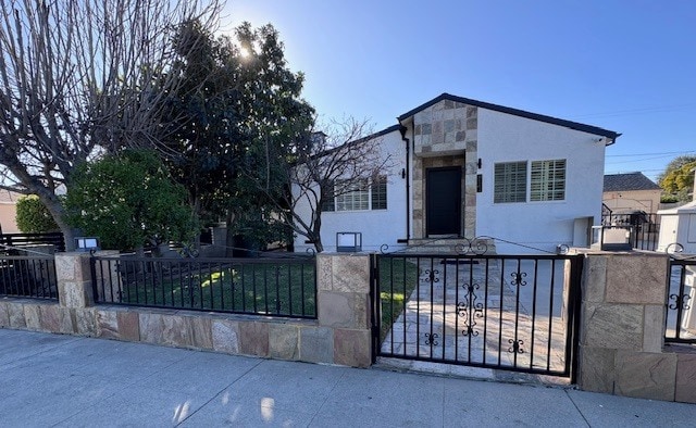 property at 653 N Buena Vista St