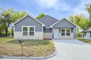 103 3rd St in Celeste, TX - Building Photo