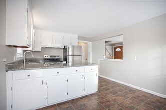 27 Campbell Dr in Agawam, MA - Building Photo - Building Photo