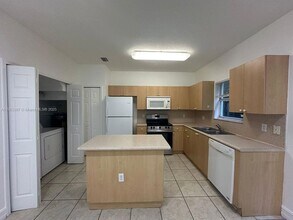 1712 SE 31st Ct in Homestead, FL - Building Photo - Building Photo