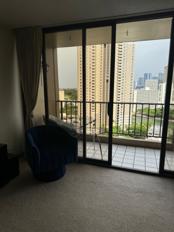 411 Hobron Ln in Honolulu, HI - Building Photo - Building Photo