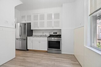 130R West End Ave in Brooklyn, NY - Building Photo - Building Photo