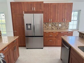 159 Cameron Ct in Weston, FL - Building Photo - Building Photo