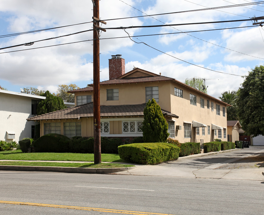 5700 Kester Ave in Van Nuys, CA - Building Photo