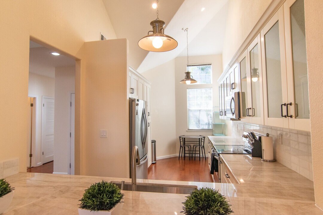 903 Sunrose Terrace in Sunnyvale, CA - Building Photo