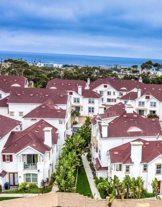 820 Harbor Cliff Way in Oceanside, CA - Building Photo